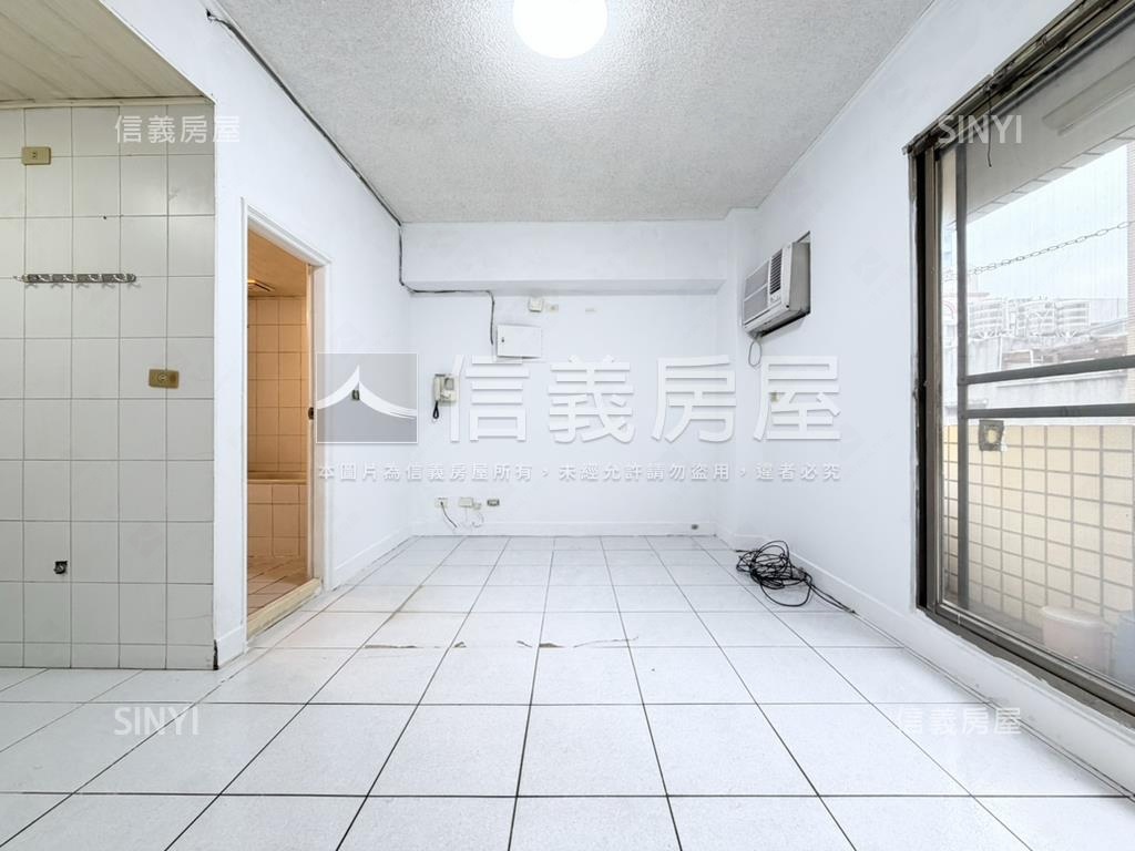 近捷運南屯站｜陽台套房房屋室內格局與周邊環境