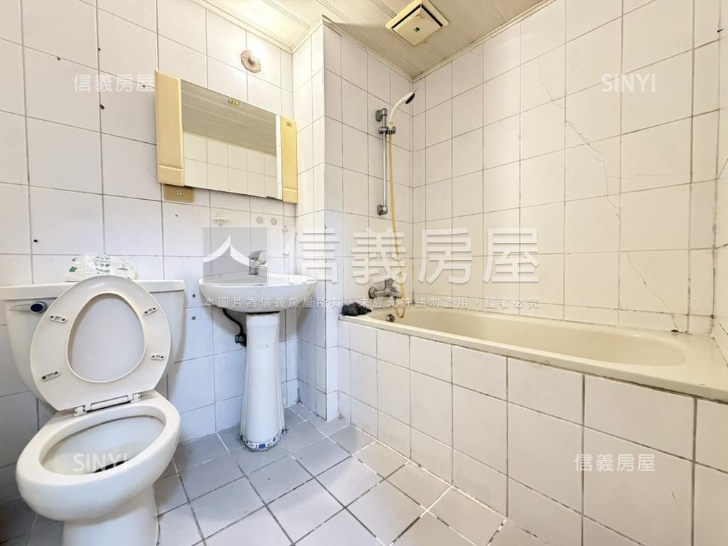 近捷運南屯站｜陽台套房房屋室內格局與周邊環境