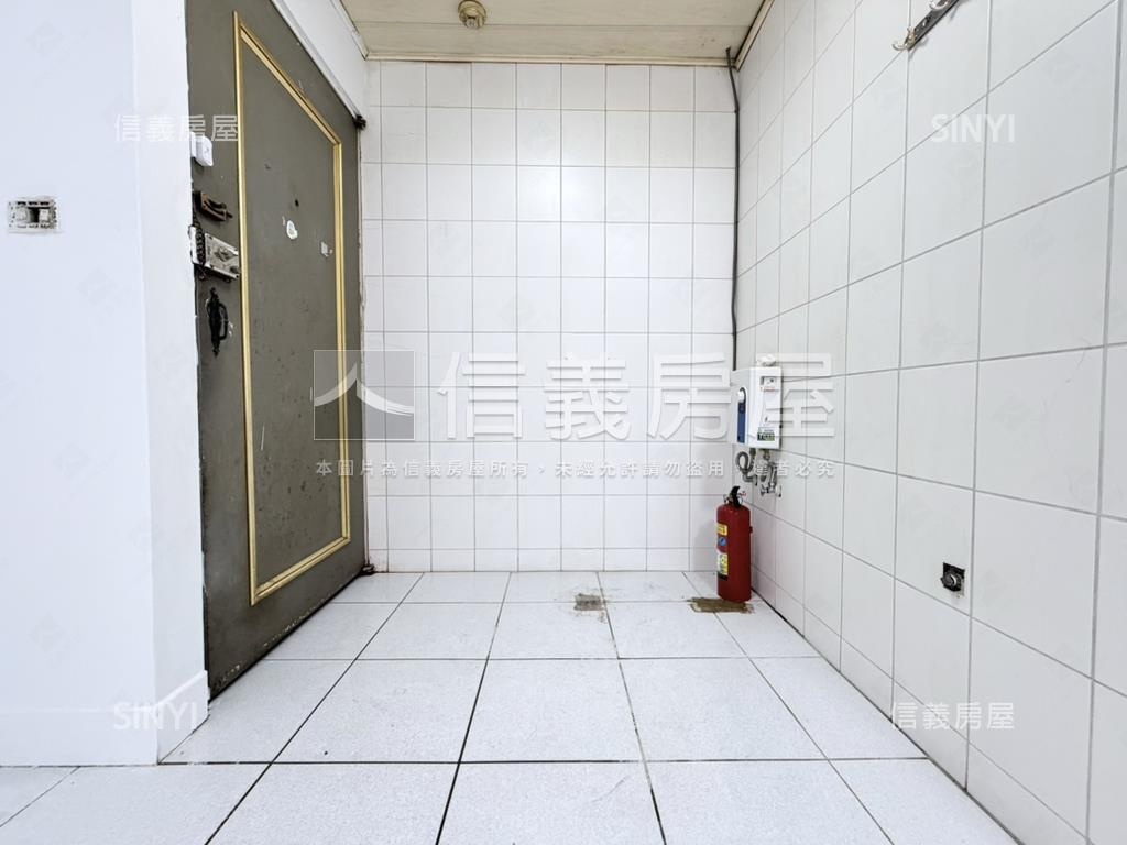 近捷運南屯站｜陽台套房房屋室內格局與周邊環境