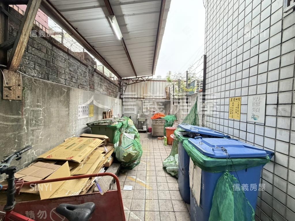 近捷運南屯站｜陽台套房房屋室內格局與周邊環境