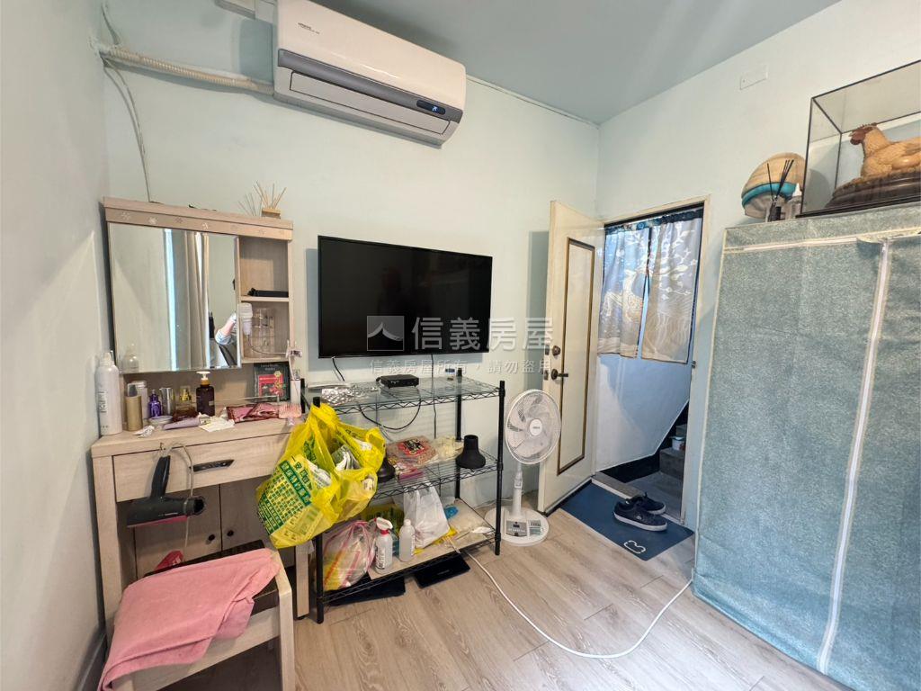 低總價新莊路透天房屋室內格局與周邊環境