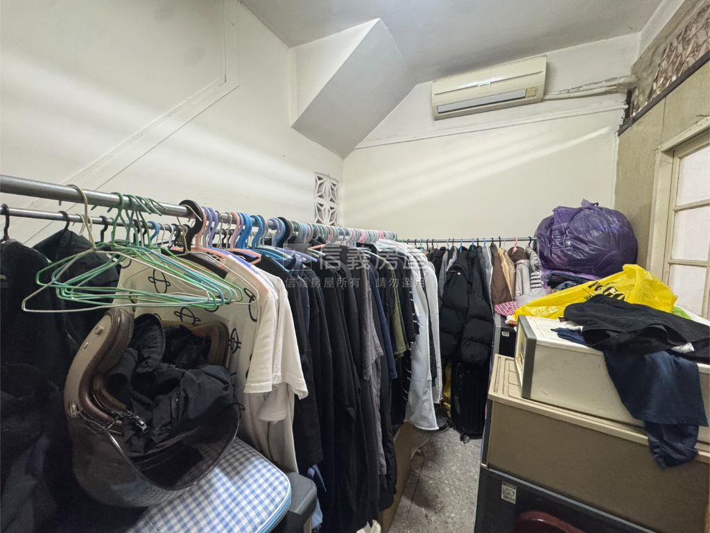 低總價新莊路透天房屋室內格局與周邊環境