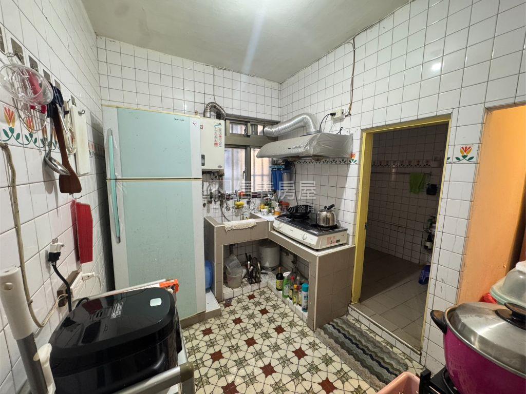 低總價新莊路透天房屋室內格局與周邊環境
