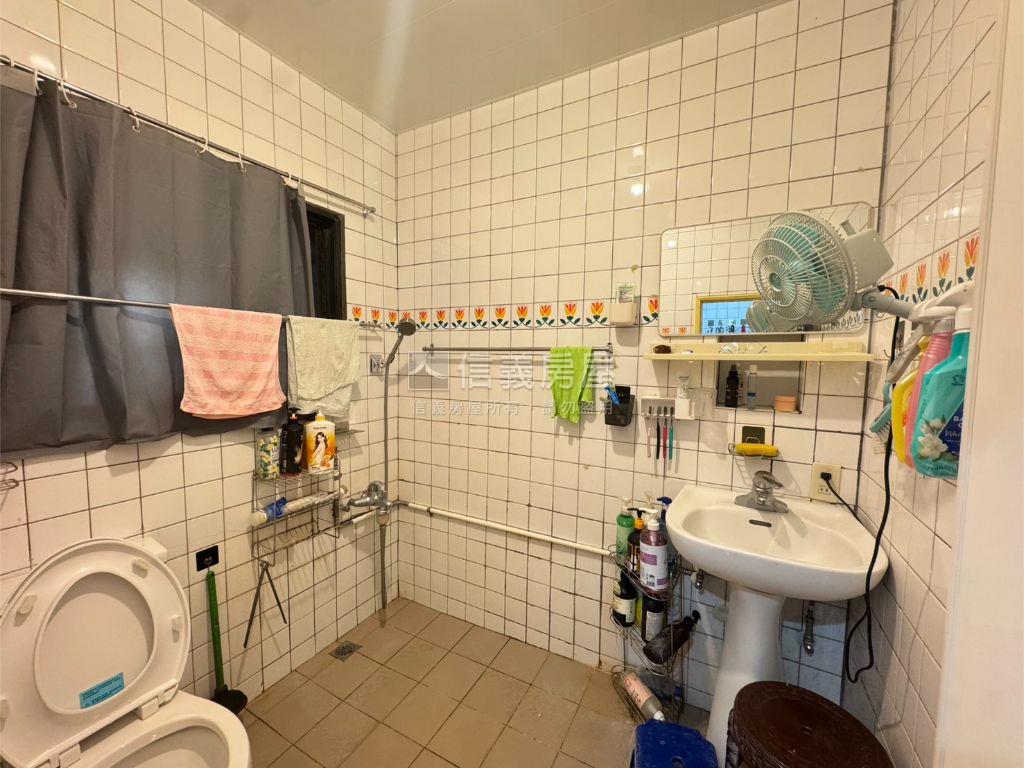低總價新莊路透天房屋室內格局與周邊環境