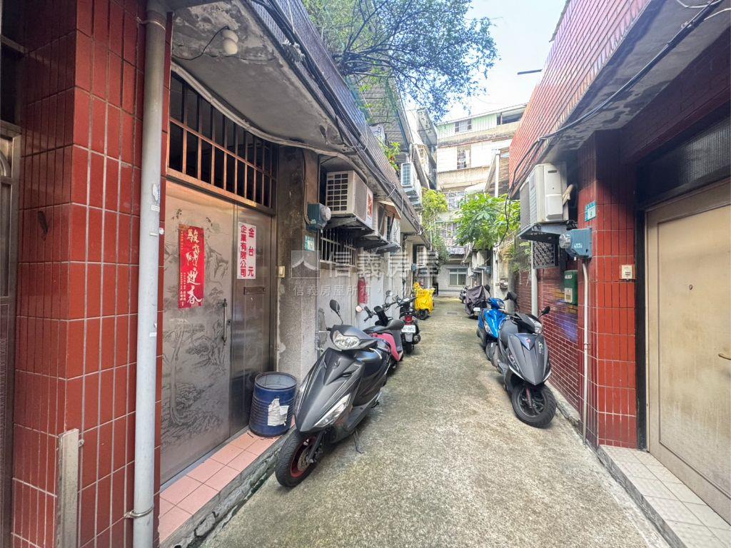 低總價新莊路透天房屋室內格局與周邊環境