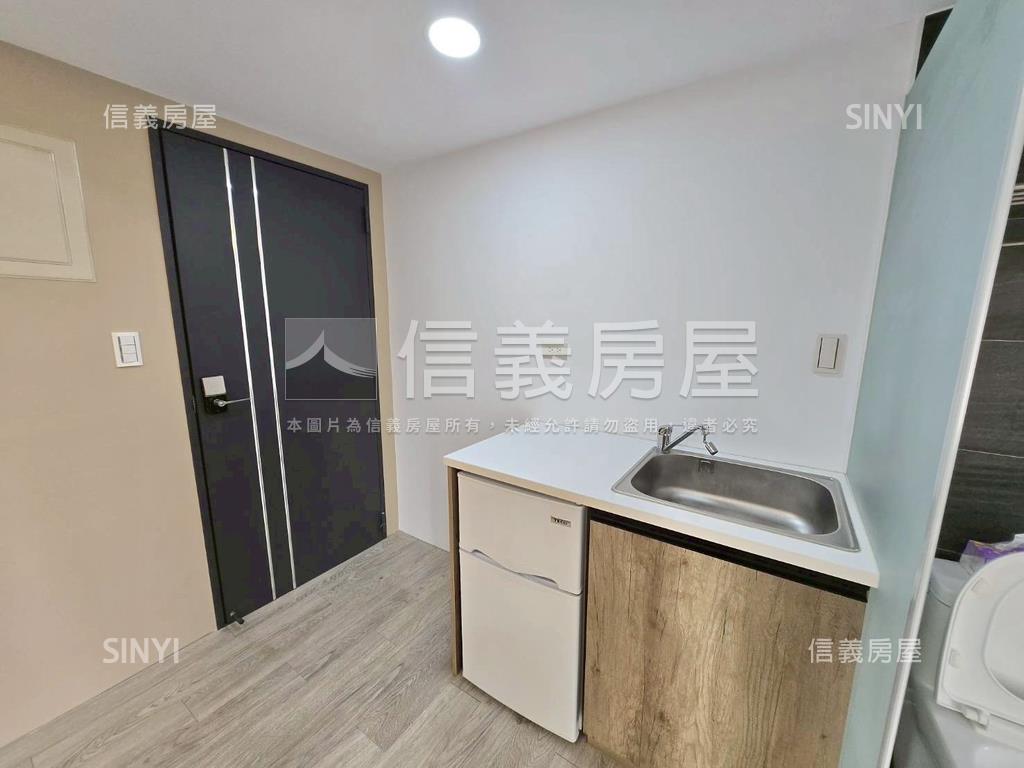 一層一戶三面採光收租４套房屋室內格局與周邊環境