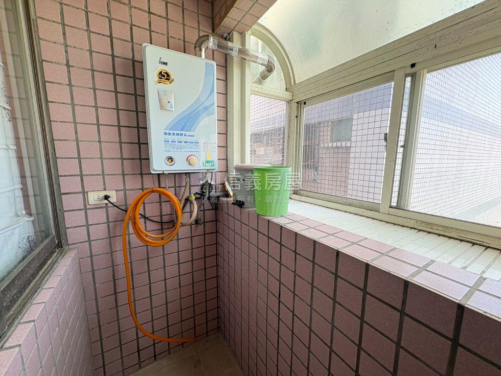 近桃園夜市樓中樓子母車位房屋室內格局與周邊環境