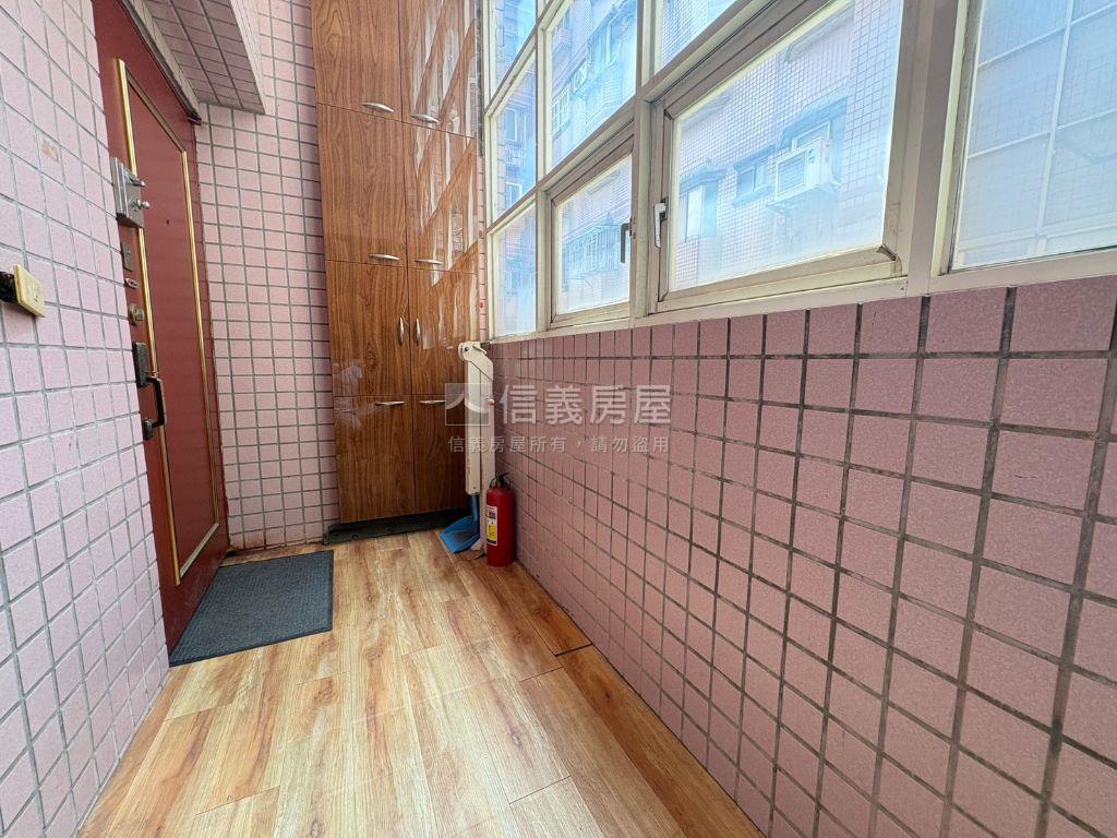近桃園夜市樓中樓子母車位房屋室內格局與周邊環境