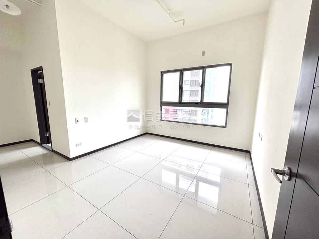 馥人灣山水畫名家房屋室內格局與周邊環境