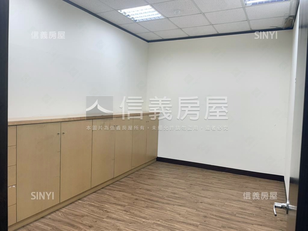 阿姆斯壯邊間採光廠辦房屋室內格局與周邊環境