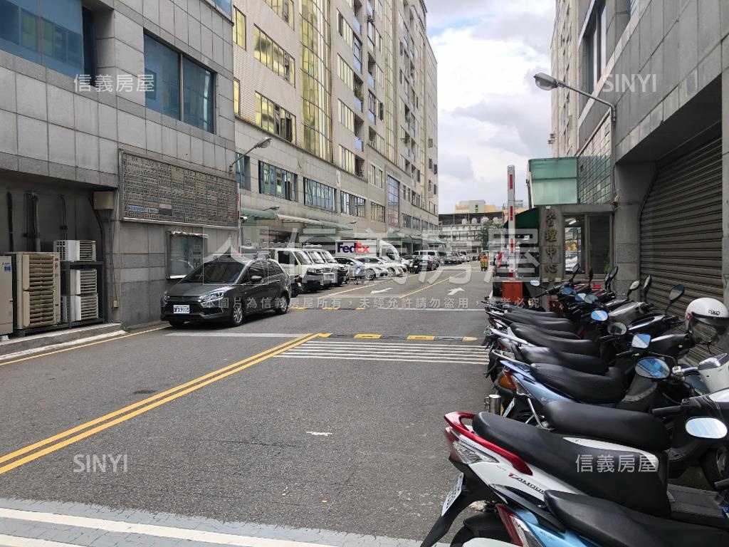 阿姆斯壯邊間採光廠辦房屋室內格局與周邊環境