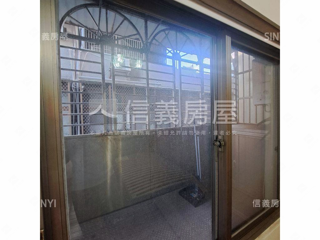 電梯兩房近中山國小捷運房屋室內格局與周邊環境