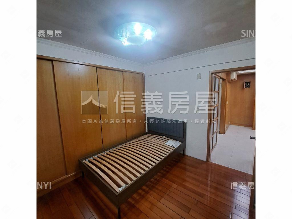 電梯兩房近中山國小捷運房屋室內格局與周邊環境