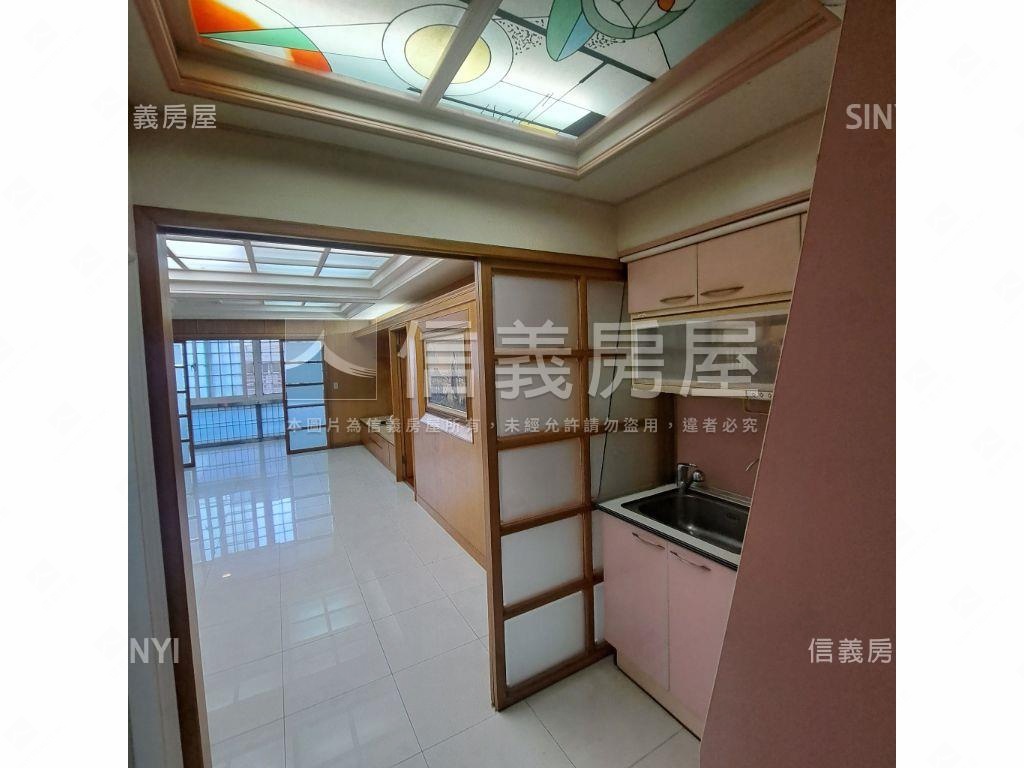 電梯兩房近中山國小捷運房屋室內格局與周邊環境