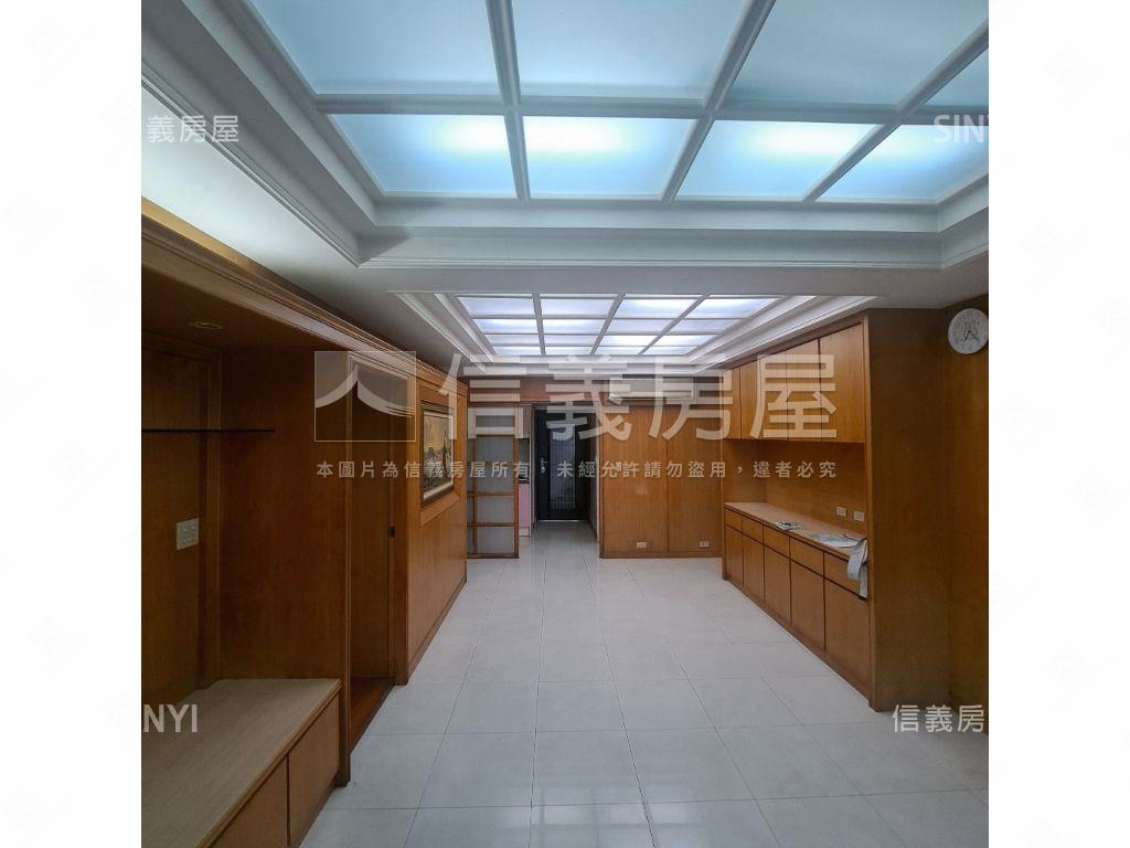 電梯兩房近中山國小捷運房屋室內格局與周邊環境