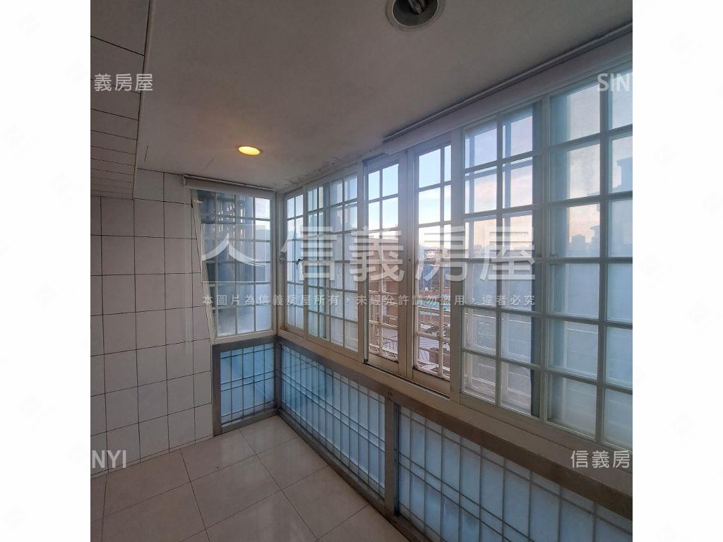 電梯兩房近中山國小捷運房屋室內格局與周邊環境
