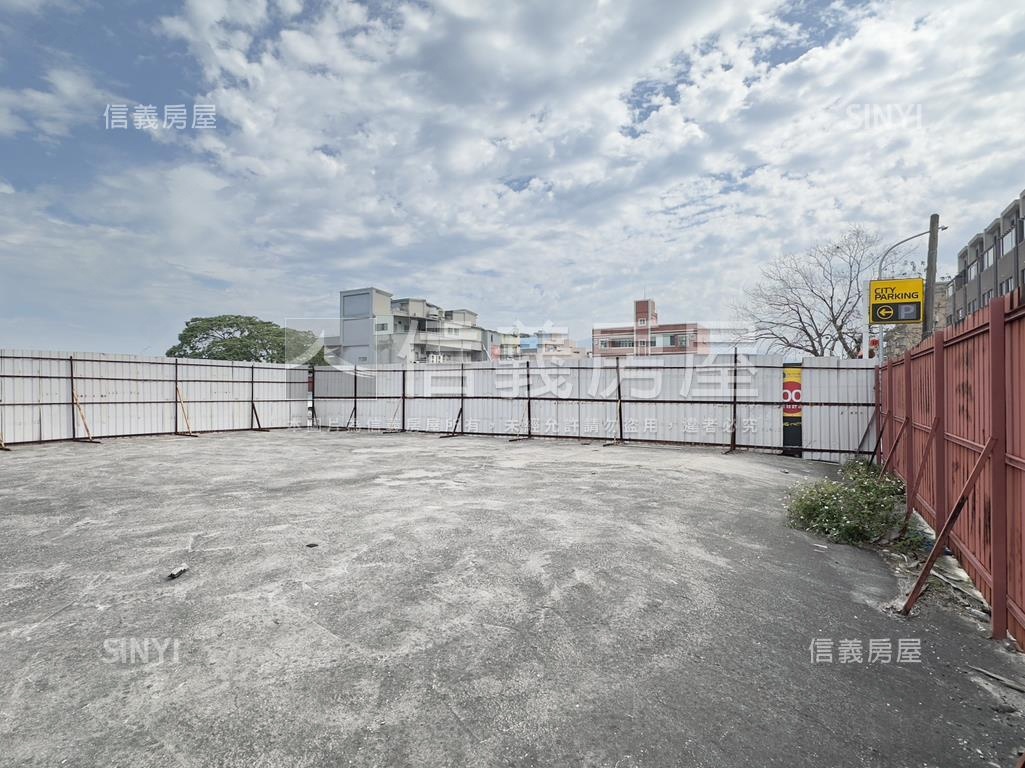 八里方正臨路角地房屋室內格局與周邊環境