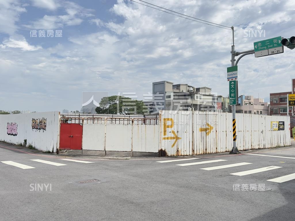 八里方正臨路角地房屋室內格局與周邊環境