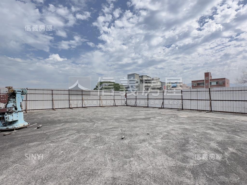 八里方正臨路角地房屋室內格局與周邊環境
