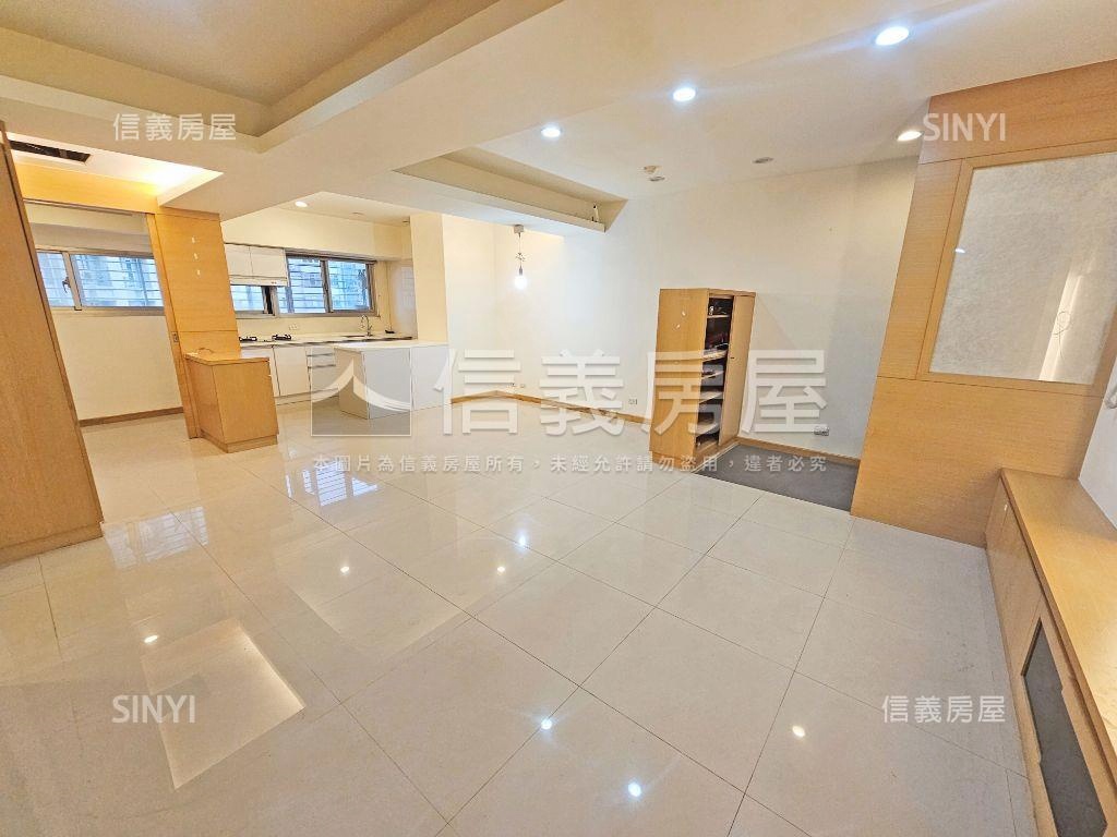 頂溪站景觀大樓附車位房屋室內格局與周邊環境