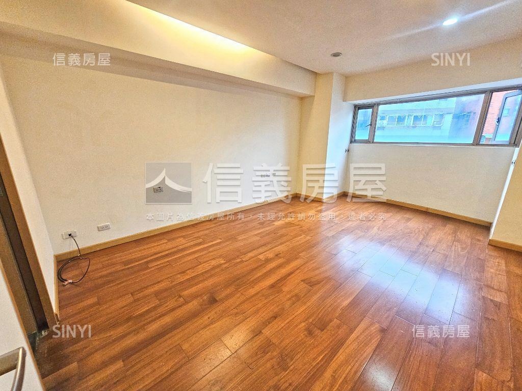 頂溪站景觀大樓附車位房屋室內格局與周邊環境