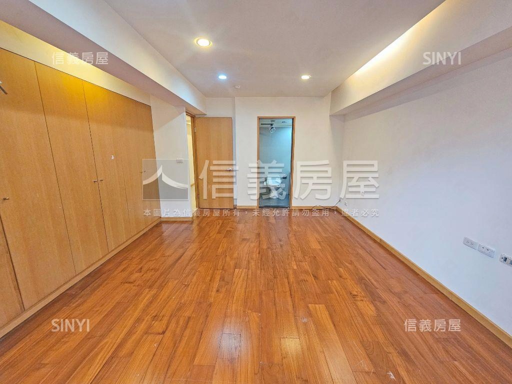 頂溪站景觀大樓附車位房屋室內格局與周邊環境