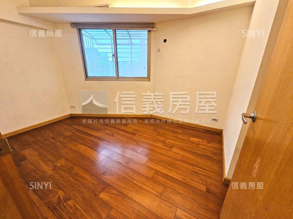 頂溪站景觀大樓附車位房屋室內格局與周邊環境