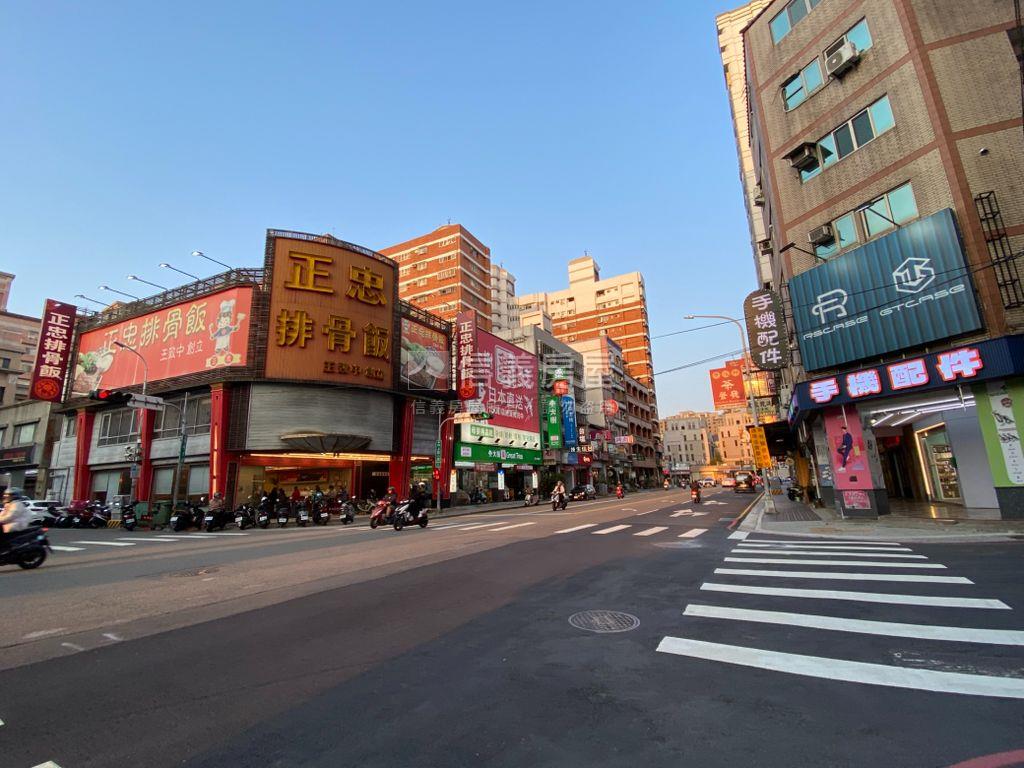 向上路黃金店面有車位房屋室內格局與周邊環境