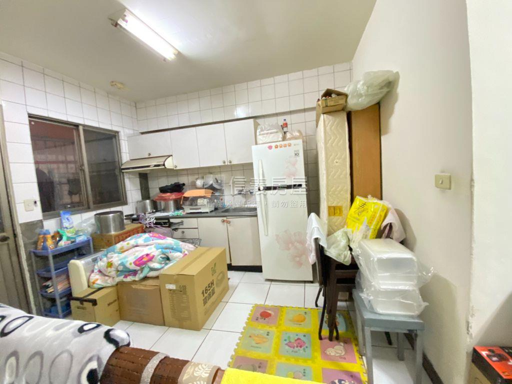 向上路黃金店面有車位房屋室內格局與周邊環境