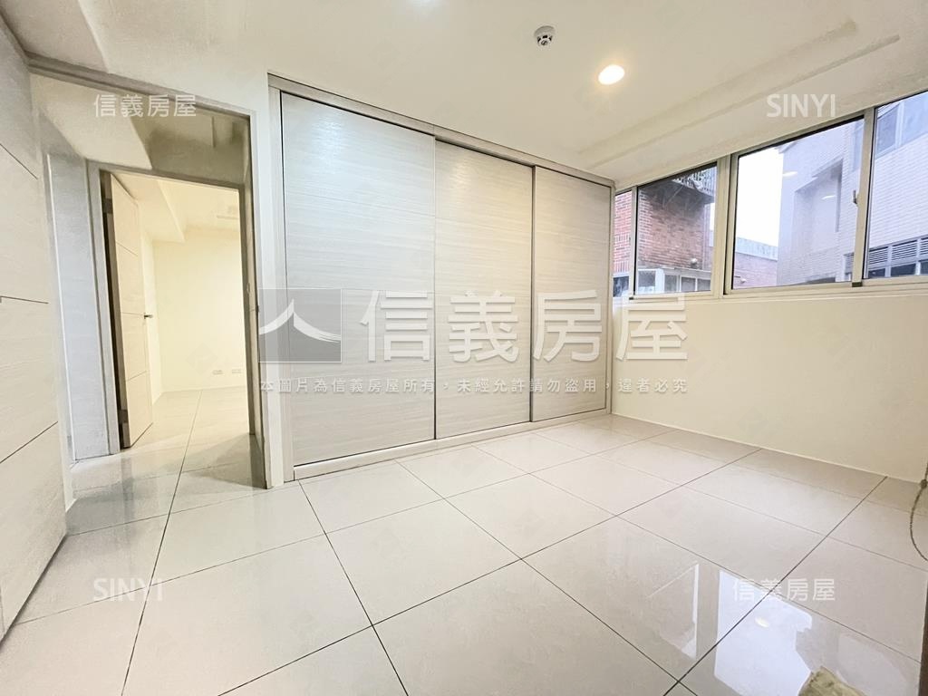 ⭐近捷運電梯３房房屋室內格局與周邊環境