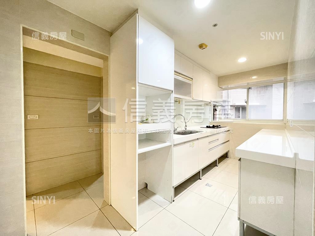 ⭐近捷運電梯３房房屋室內格局與周邊環境