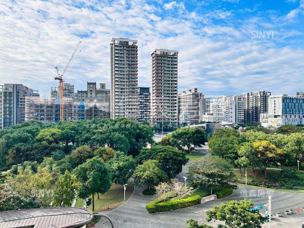 面公園中路昭揚四房雙車位房屋室內格局與周邊環境