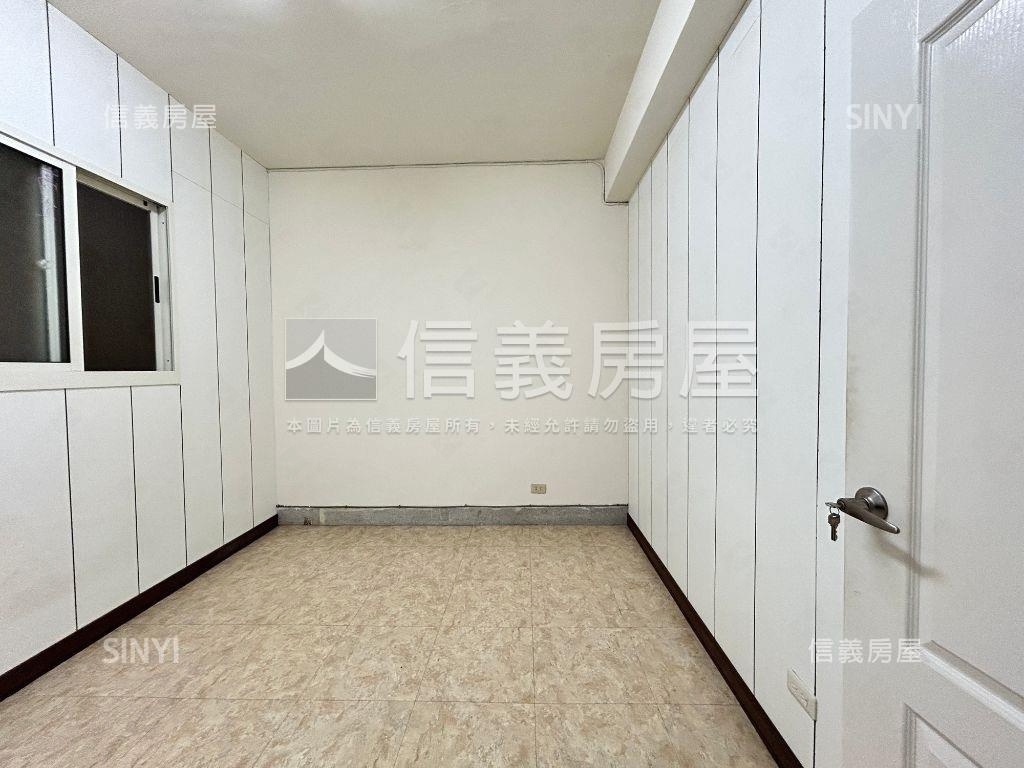 降價！！向心路臨路透天房屋室內格局與周邊環境