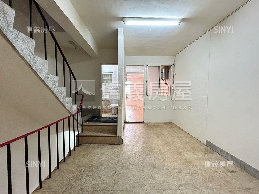 降價！！向心路臨路透天房屋室內格局與周邊環境