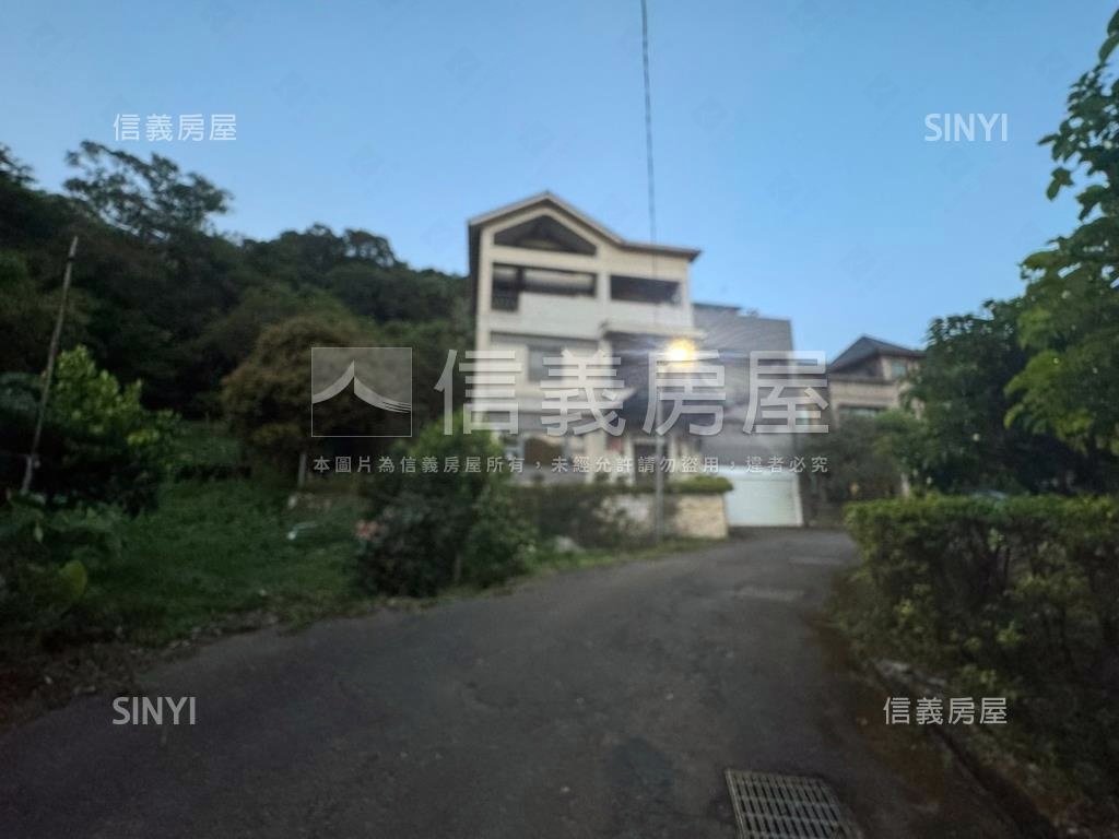 小坪頂土地珠寶盒房屋室內格局與周邊環境