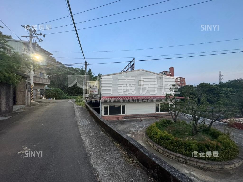 小坪頂土地珠寶盒房屋室內格局與周邊環境