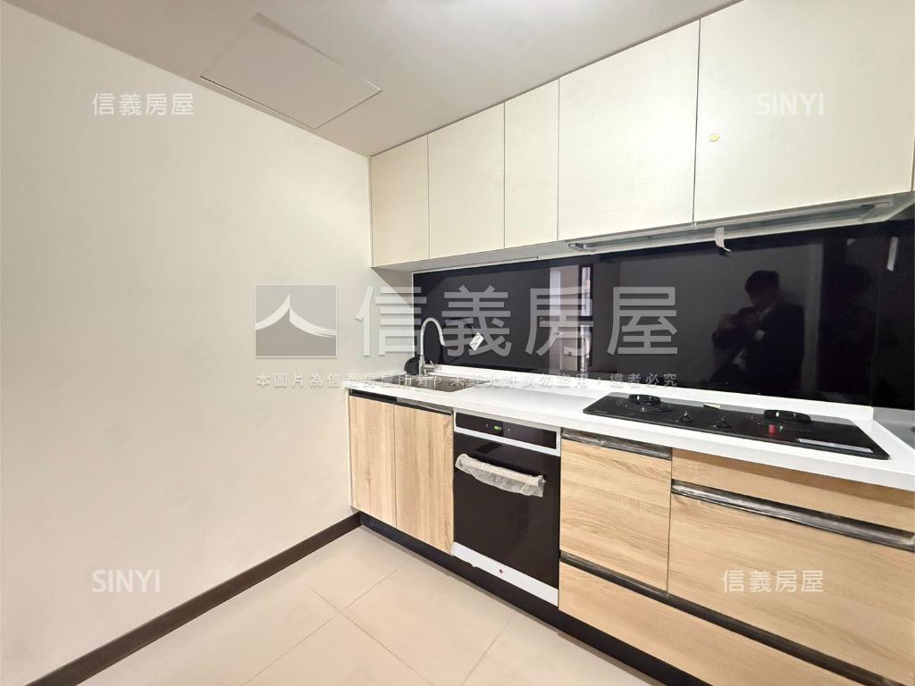 次頂樓的理想兩房車位居所房屋室內格局與周邊環境