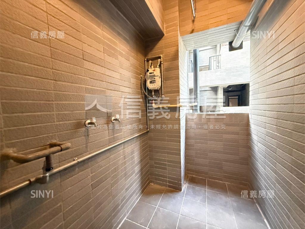 次頂樓的理想兩房車位居所房屋室內格局與周邊環境