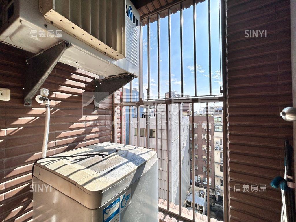 奢華ＬＶ含車位小豪宅房屋室內格局與周邊環境