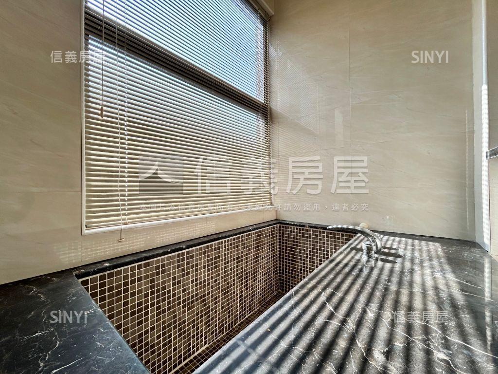 奢華ＬＶ含車位小豪宅房屋室內格局與周邊環境