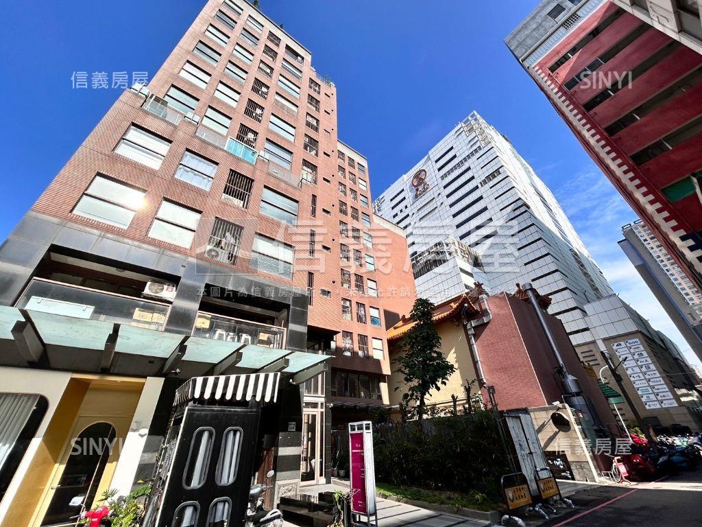 奢華ＬＶ含車位小豪宅房屋室內格局與周邊環境