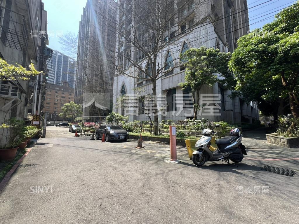 新台五路近汐止車站２Ｆ房屋室內格局與周邊環境