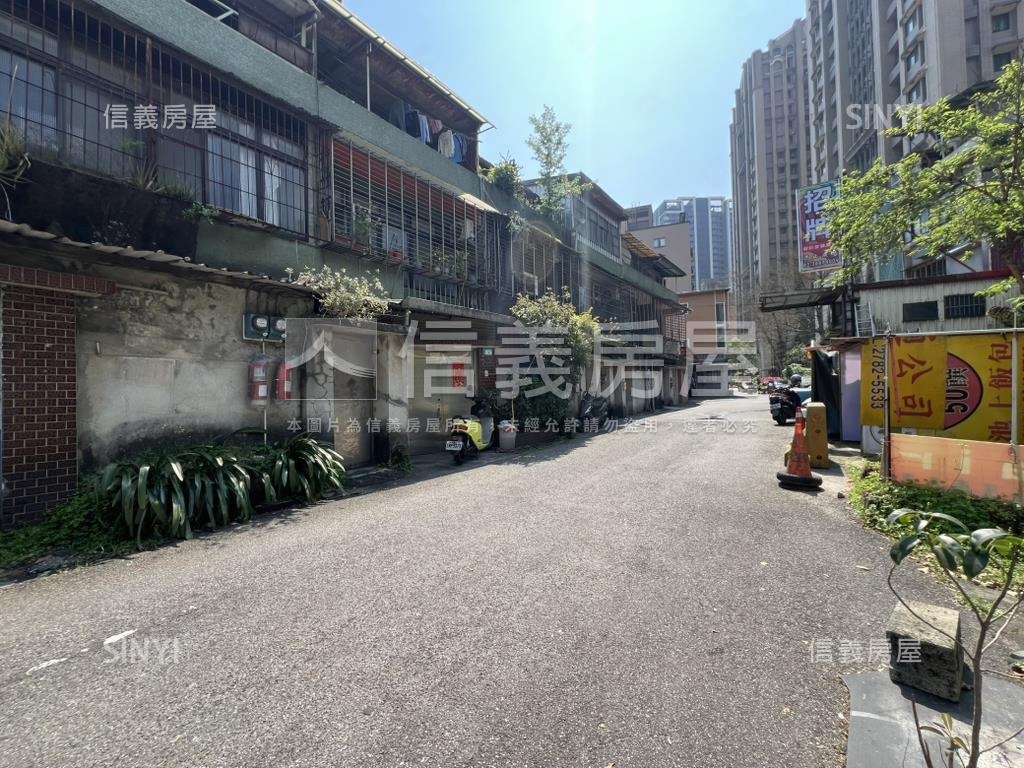 新台五路近汐止車站２Ｆ房屋室內格局與周邊環境