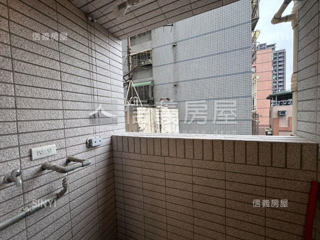 府中捷運新板樂睦美妝空間房屋室內格局與周邊環境