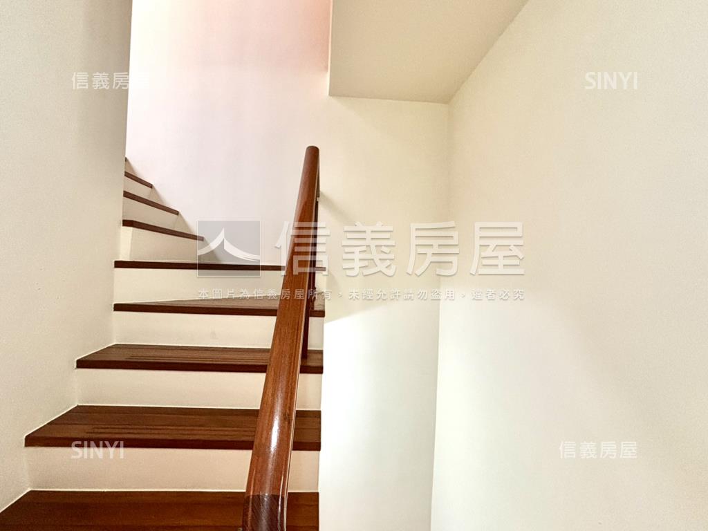 宏和觀邸車庫採光透天房屋室內格局與周邊環境