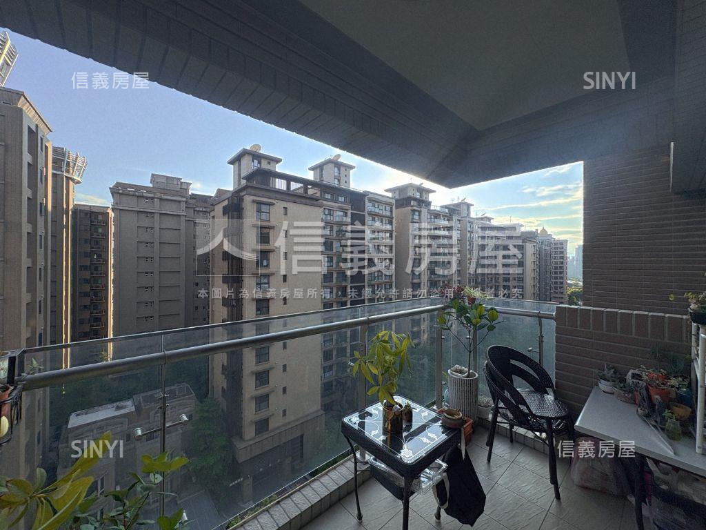龍呈次頂樓獨戶景觀名邸房屋室內格局與周邊環境