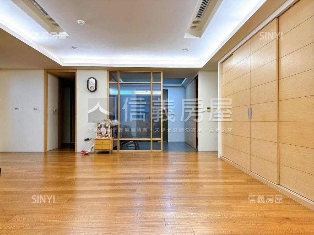 創世紀大戶朝東南雙平車房屋室內格局與周邊環境