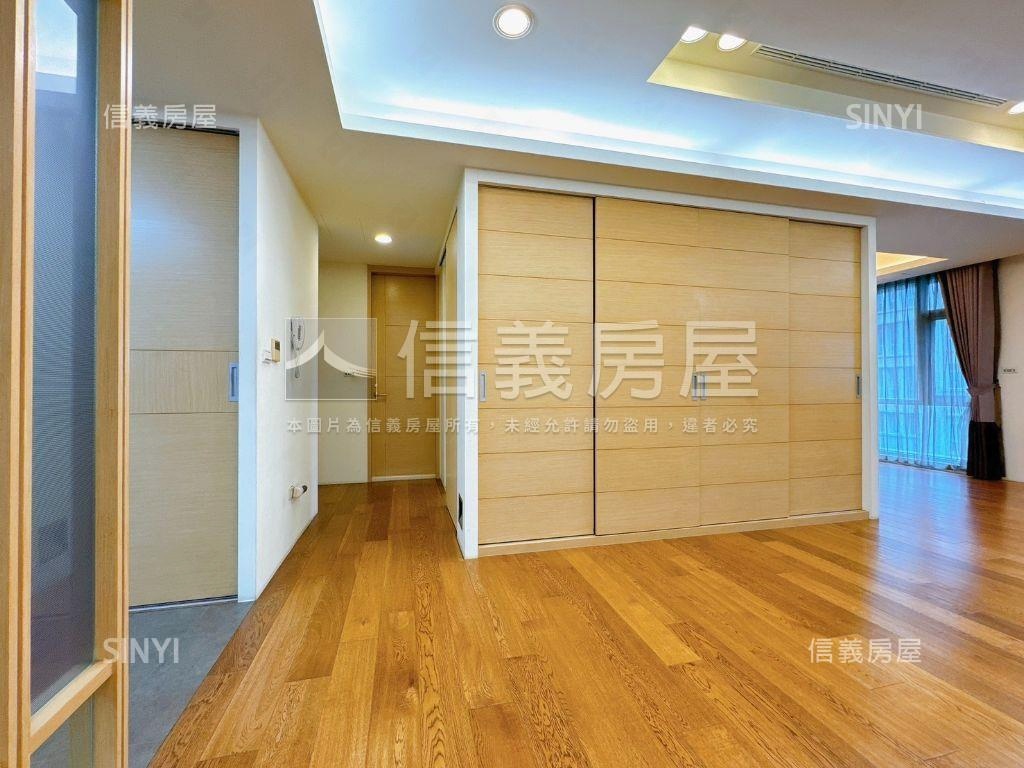 創世紀大戶朝東南雙平車房屋室內格局與周邊環境