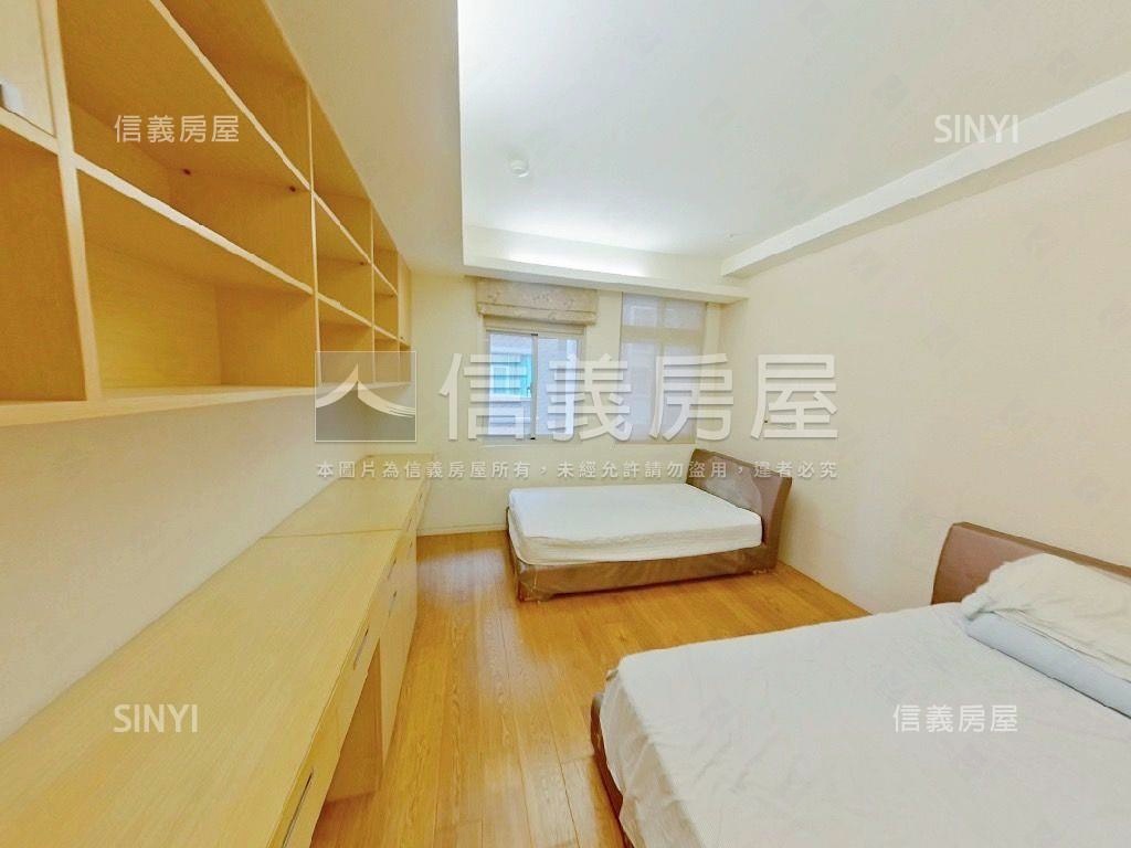 創世紀大戶朝東南雙平車房屋室內格局與周邊環境
