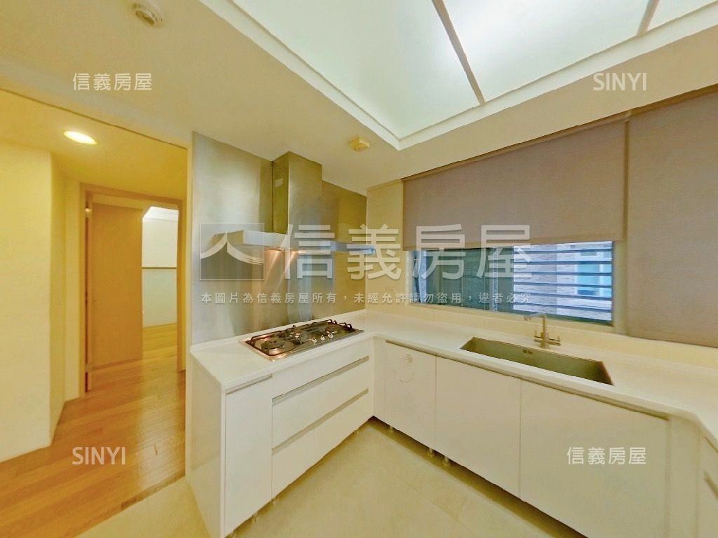 創世紀大戶朝東南雙平車房屋室內格局與周邊環境